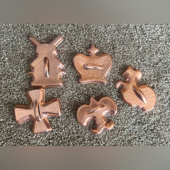 128 Vintage Cookie Cutters Red Plastic‎ HRM Crown Holidays McDonald’s Copper - Picture 5 of 16